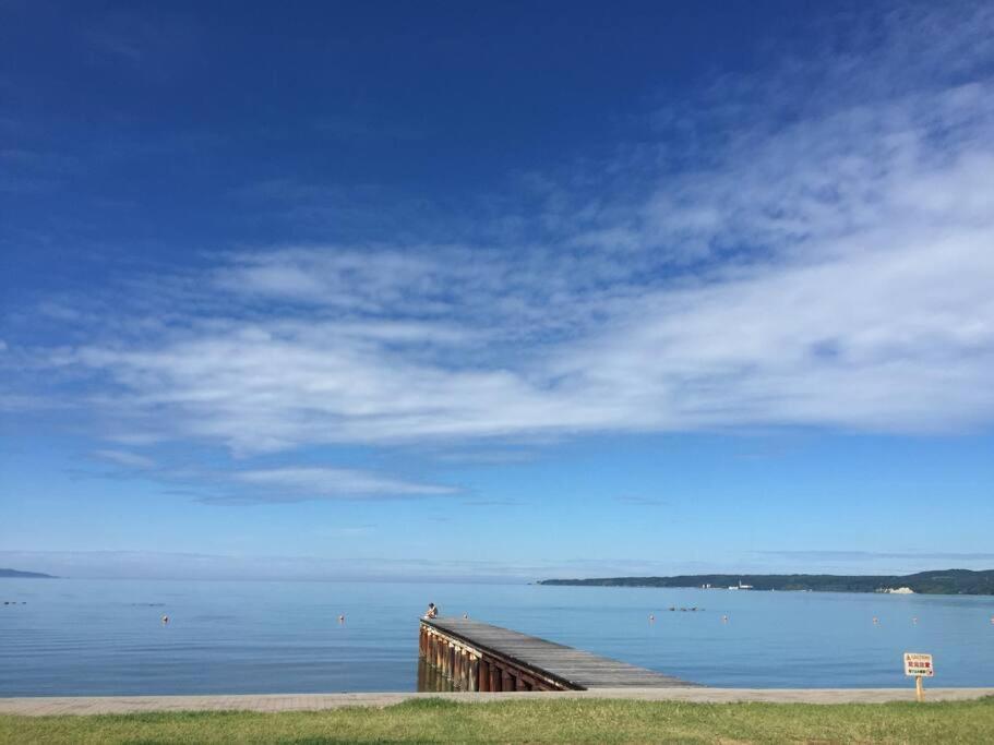 佐渡 ビーチまで0分 1客のみ オーシャンビュー Beach Side House ウッドデッキ Sado Exterior photo